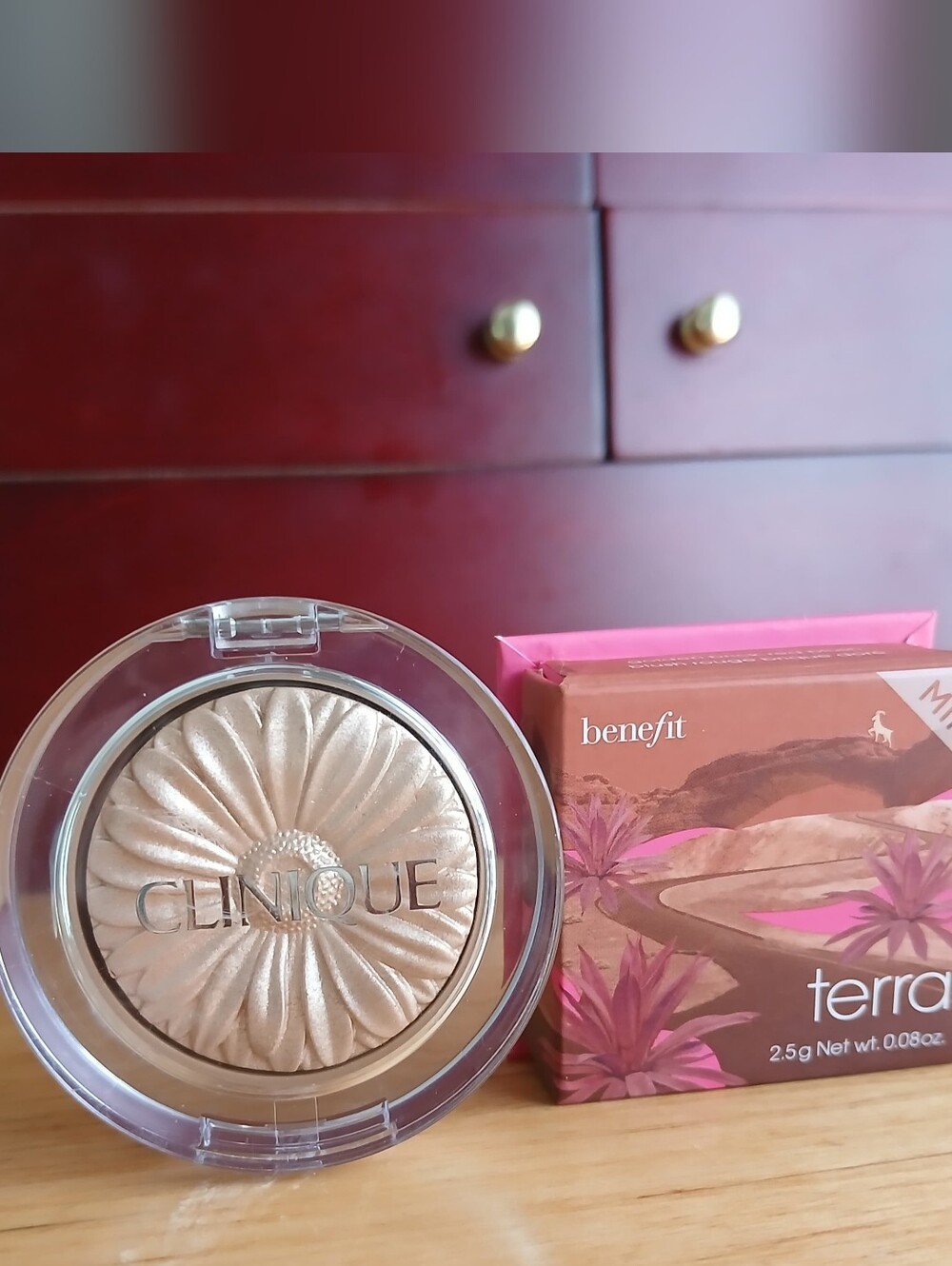 Clinique Highlighter And Benefit Blush (Terra Shade)